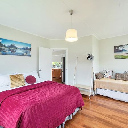 Sunny & Cozy Home Near Western Springs Auckland Bagian luar foto
