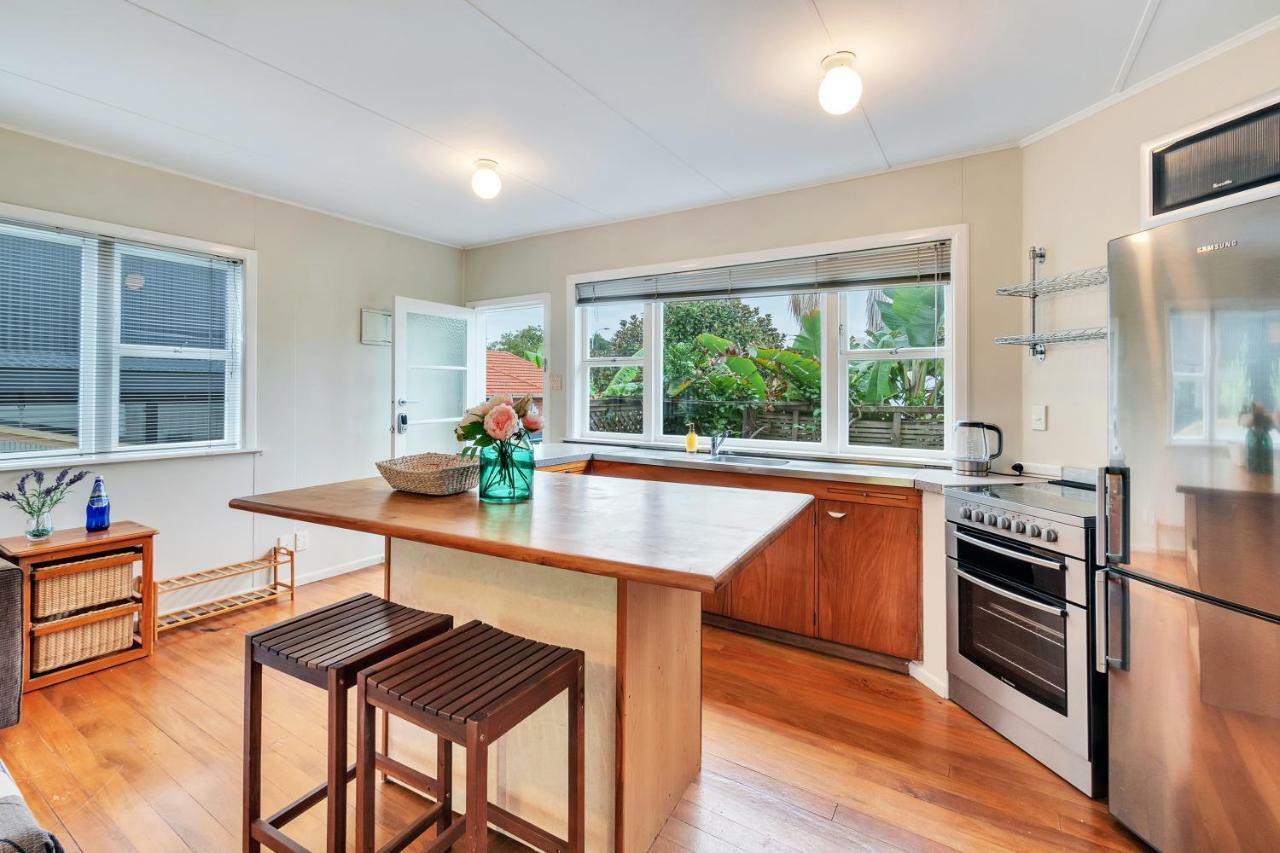 Sunny & Cozy Home Near Western Springs Auckland Bagian luar foto