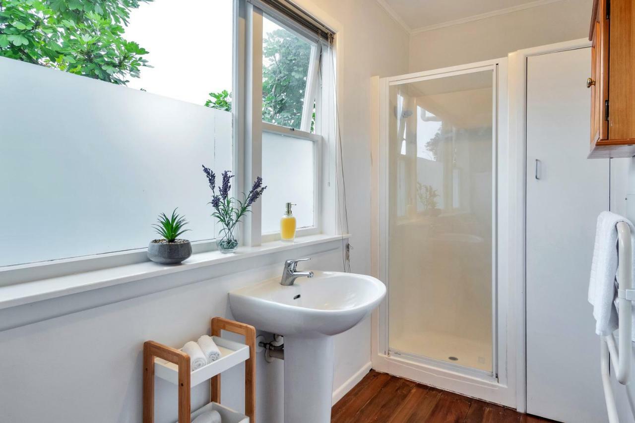 Sunny & Cozy Home Near Western Springs Auckland Bagian luar foto
